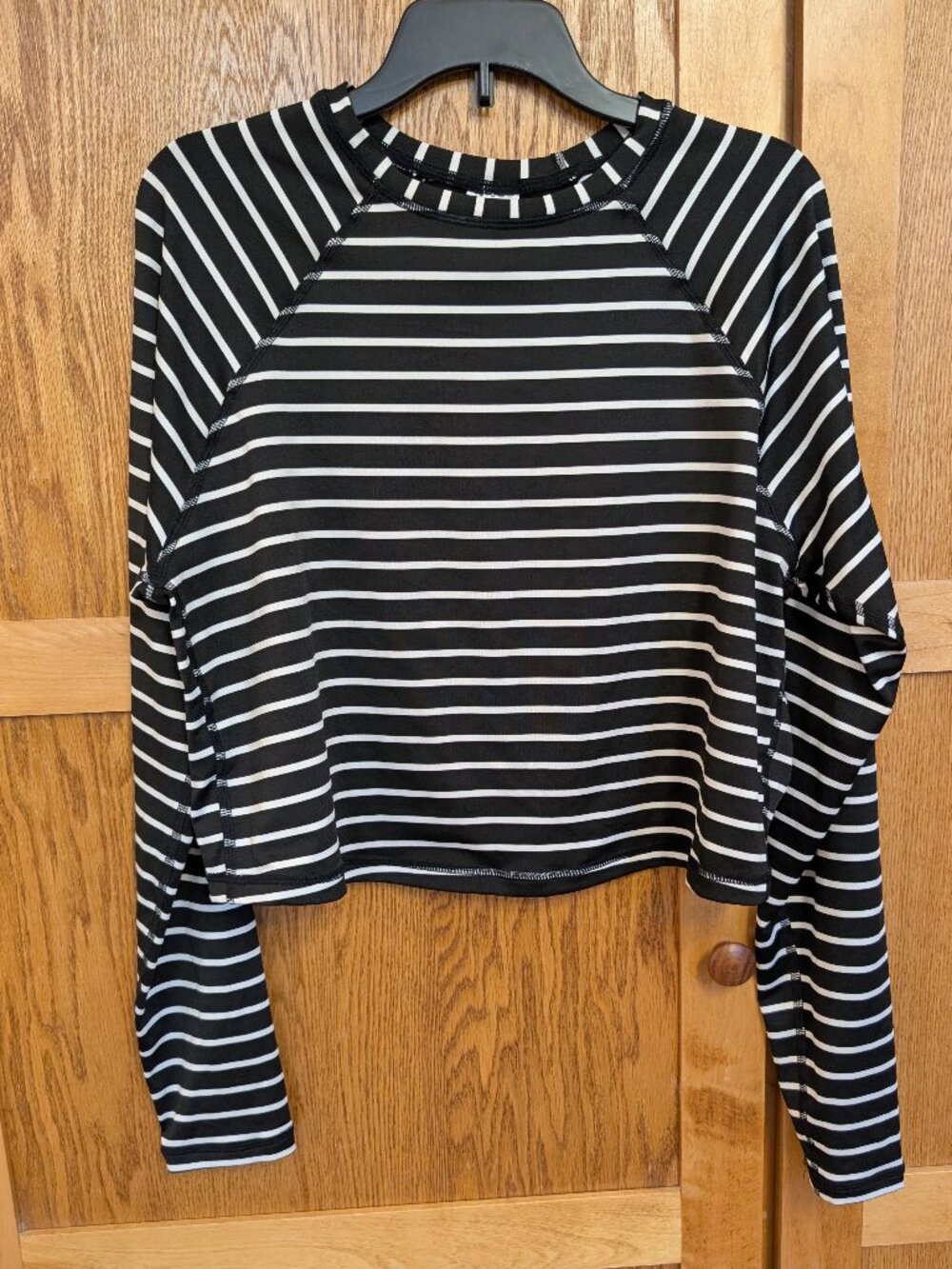 Kona Sol UPF 50 Black and White Crop Long Sleeve Swim Shirt Rash Guard Size M